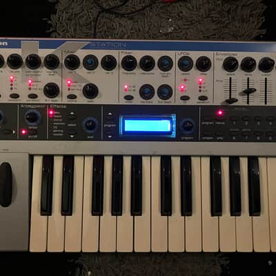 with issues: Novation K Station 25-Key 8-Voice Synthesizer