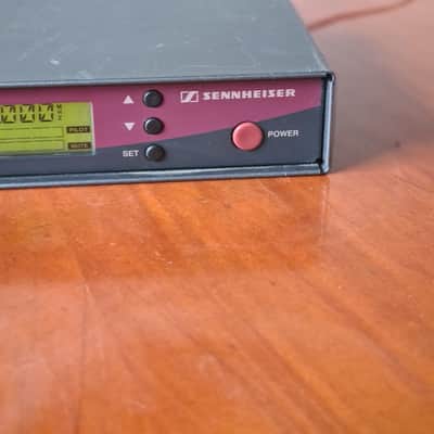 Sennheiser Sennheiser EM300 G2 D True Diversity Receiver – 786–822 MHz – Pro Unit – Low Price Deal image 2
