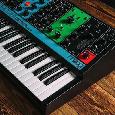 Moog Grandmother Dark 32-Key Semi-Modular Analog Synthesizer 2020 - Present - Black / Black Panel image 4