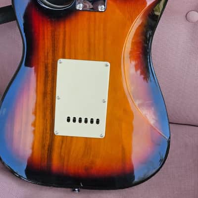 Sawtooth stratocaster 1990's - sunburst image 5