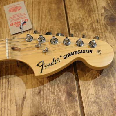 Fender American Special Stratocaster with Maple Fretboard 2010 - 2018 - 2-Color Sunburst image 6
