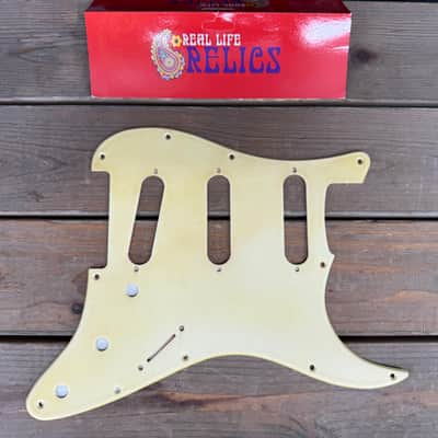 Real Life Relics Cream Stratocaster® Pickguard 1 Ply 11 Hole SSS    [PGAU5]