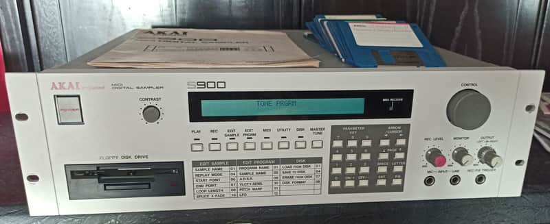 AKAI S900 FACTORY BACKLIGHT - RAM TEST OK (RARE) - OS4 (can read s950)