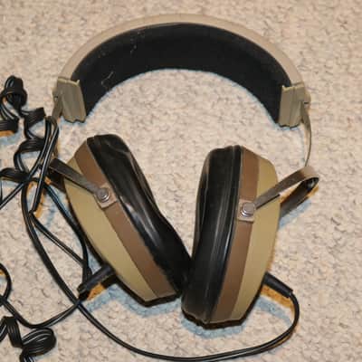 Vintage Realistic Pro Headphones image 3