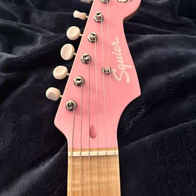 Squier Hello Kitty Stratocaster 2024 - Present - Pink image 4