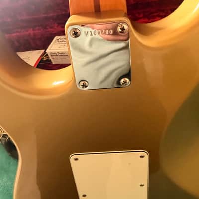 1998 Fender American Vintage ’57 Stratocaster AVRI – Aztec Gold – Lindy Fralin Pickups + Original Pickups Included – Complete Case Candy image 8
