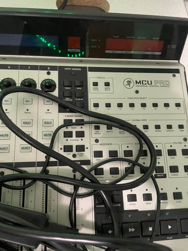 Mackie MCU Pro Universal DAW Control Surface 2008 - Present - Gray imagen 1