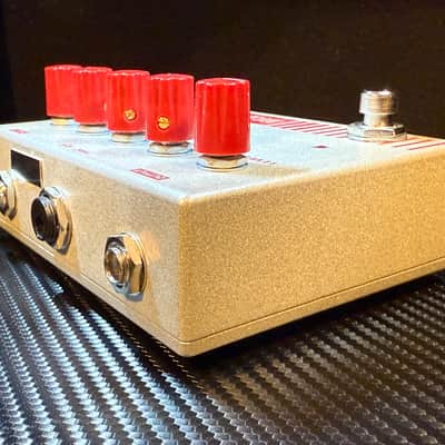 Mojo Hand FX Sericon 2021 - Present - Silver / Red image 7