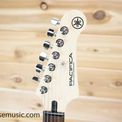 Yamaha PAC112V-BL Pacifica HSS with Rosewood Fretboard - Black image 11