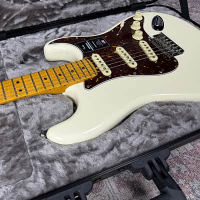 Fender American Professional II Stratocaster in Olympic White w/ Deluxe Hardcase image 11