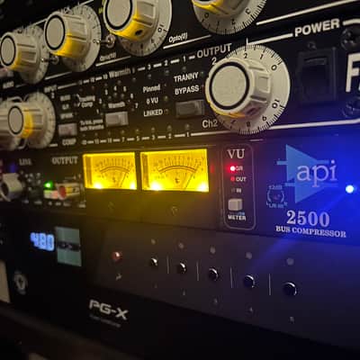 API 2500 Stereo Bus Compressor 2000 - 2019 - Black image 1