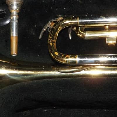 Yamaha YTR-2320 Trumpet Brass w/ case mouthpiece, Japan. Acceptable Condition image 1