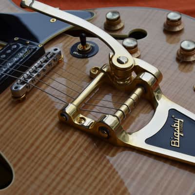 WEEKEND DEAL Farida SA-16FM Gibson-ES-style semi hollow guitar * rare prototype model with Bigsby tremolo and fine flamed maple body * this model sounds/plays/looks really great! From our showroom was 1390€ NOW ONLY 699€ image 3