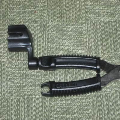 new (no package) very near A+ D'Addario Planet Waves PRO-WINDER Black String Winder & Cutter & Bridge Pin Puller DP0002 for guitar, mandolin, ukulele & banjos (black hard plastic with hardened steel wire cutters) just has few minor natural imperfections image 6
