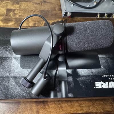 Shure SM7B Cardioid Dynamic Microphone 2001 - Present - Black image 2