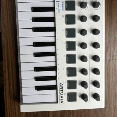 Arturia MiniLab MkII 25-Key MIDI Controller 2017 - Present - White