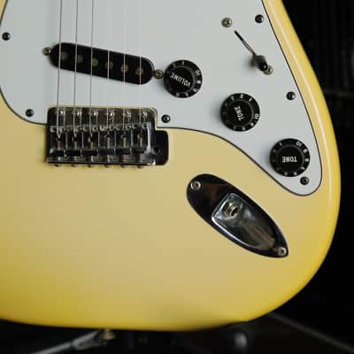 Fender International Series Stratocaster Arctic White 1981 Vintage Guitar Pre-Owned image 4
