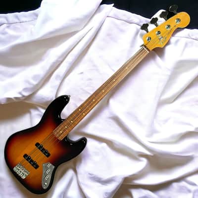 Fender Jaco Pastorius Fretless Jazz, 3-Tone Sunburst w/ Pau Ferro image 2
