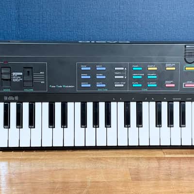 Casio SK-2 32 Keys Sampling Keyboard in Excellent Condition