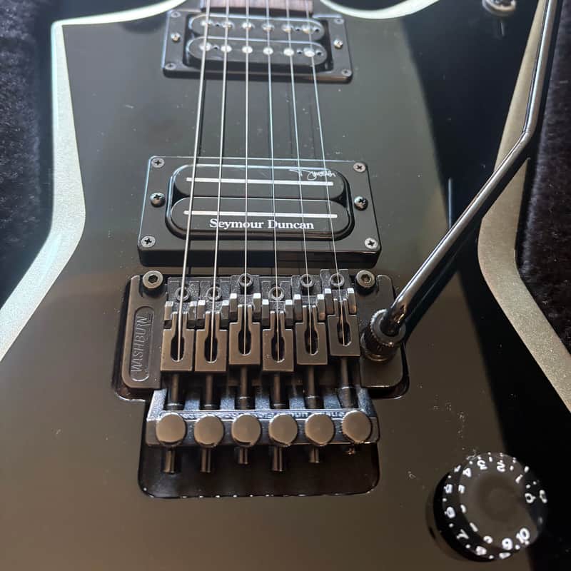 Washburn Dime 2ST Stealth 2004 Black/Silver Dimebag Darrell w/ Seymour Duncan Pickups & Washburn Case