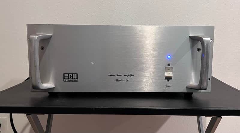 BGW MODEL 500D, Power Amplifier, Power output: 200 watts per channel into 8Ω (stereo), 501 watts into 8Ω (mono) image 1