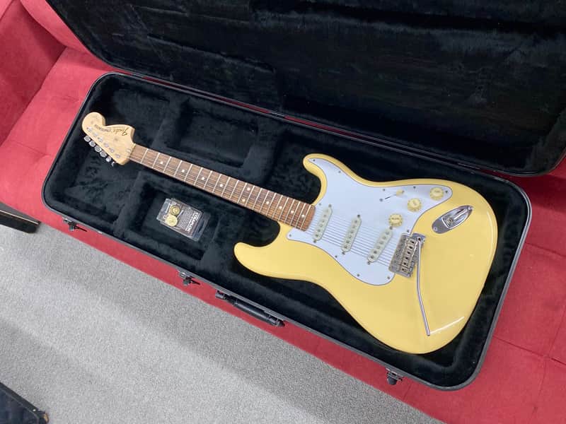 Fender Yngwie Malmsteen Stratocaster with Scalloped Rosewood Fingerboard 2017 - Vintage White image 1