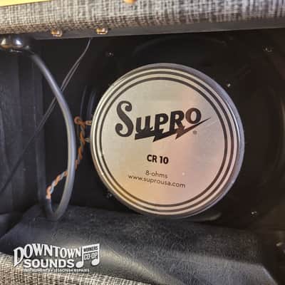 Supro 1610RT Comet 1x10” 14 Watt Combo Amplifier with Supro Two-Button Footswitch, Amp Cover image 6