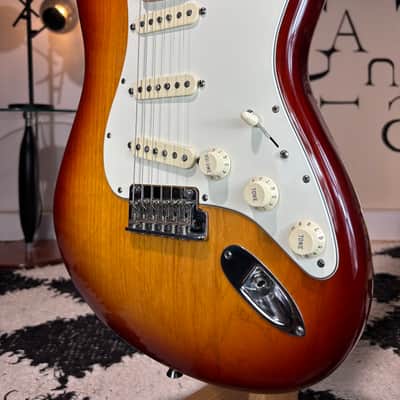 Fender American Standard Stratocaster with Maple Fretboard 2012 ASH 7.4lb image 4