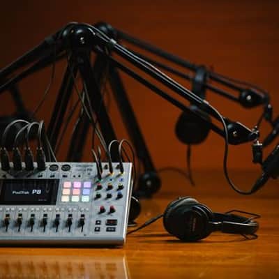 Zoom PodTrak P8 Podcasting Mixer and Recorder image 3