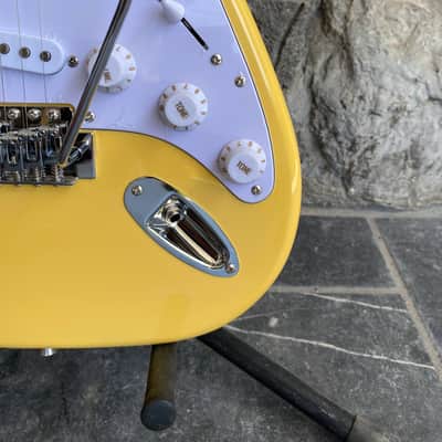 Vision Stratocaster ST5 Electric Guitar Starter Kit - Yellow - NEW image 5