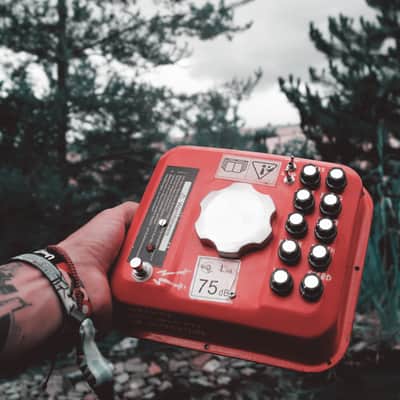 Fanta Studio Noisemaker Octaver Fuzz Delay 2026 - red image 2