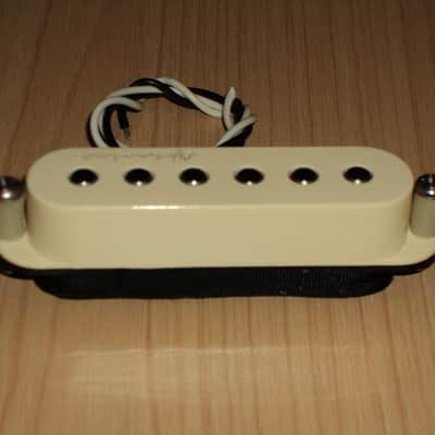 Fender Hot Noiseless Stratocaster Pickup, Aged White, 10.4k DCR image 2