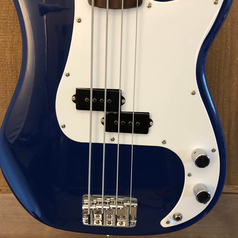 2002年製Squier Precision Bass ケース付き Squier Mini P Bass Black Set – United States