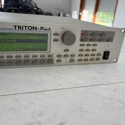 Korg Triton Rack Rackmount 60-Voice Polyphonic Workstation 2000 - 2005 - Silver image 5