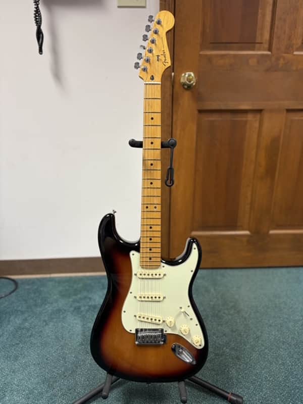 Fender Player Plus Stratocaster with Maple Fretboard 2021 - Present - 3-Color Sunburst