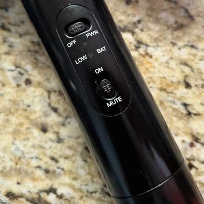 Shure T4A-V and SM58 Wireless Microphone image 3