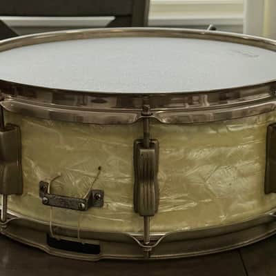 WFL No. 900 Buddy Rich Super Classic 5.5x14" 8-Lug Snare Drum with P-87 Strainer 1948 - 1959 - White Marine Pearl image 3