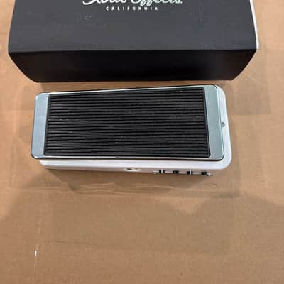 Xotic XW-1 Wah 2010s - White image 1