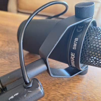 Shure SM7B Cardioid Dynamic Microphone & Cloud Lifter Bundle image 6