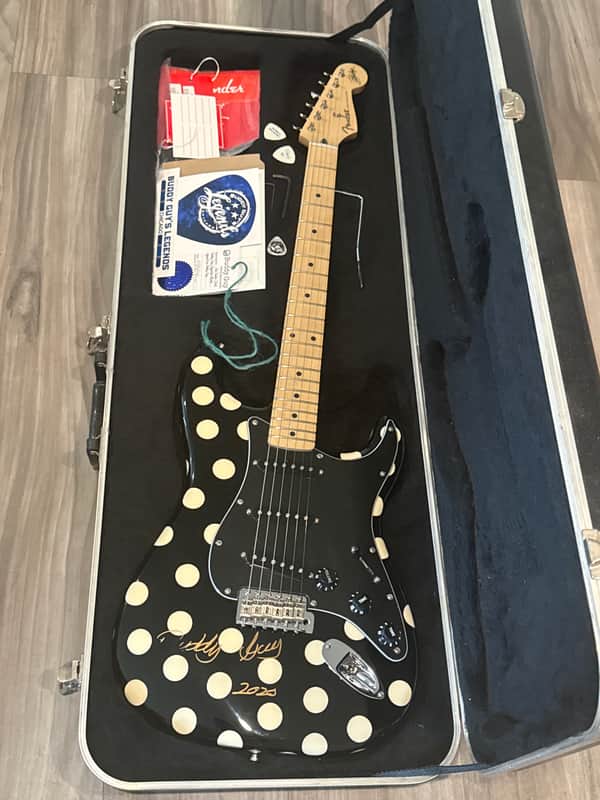 Signed Fender Buddy Guy Artist Series Signature Stratocaster 2003 - Present - Black with Polka Dots
