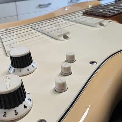 Fender Elite Stratocaster 1983 White CASE QUEEN! MDX TBX PREAMP FreeFlyte Tremolo Vintage 80s American USA Strat Guitar image 4