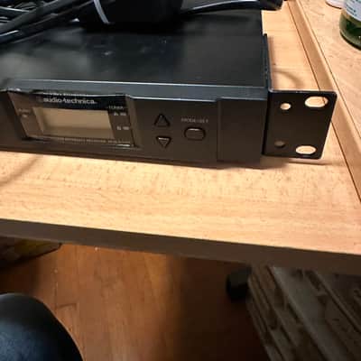 Audio-Technica atw r3100 receiver only and power supply - Black image 2