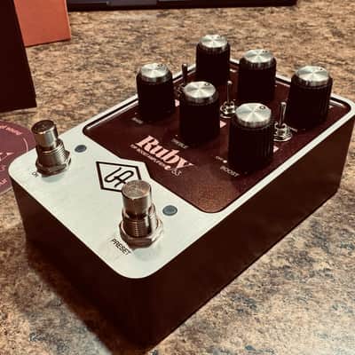 Universal Audio Ruby ’63 Top Boost Amplifier 2022 - Present - Ruby / Silver image 4