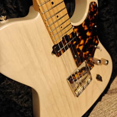 Asher T-Deluxe  2016 image 2