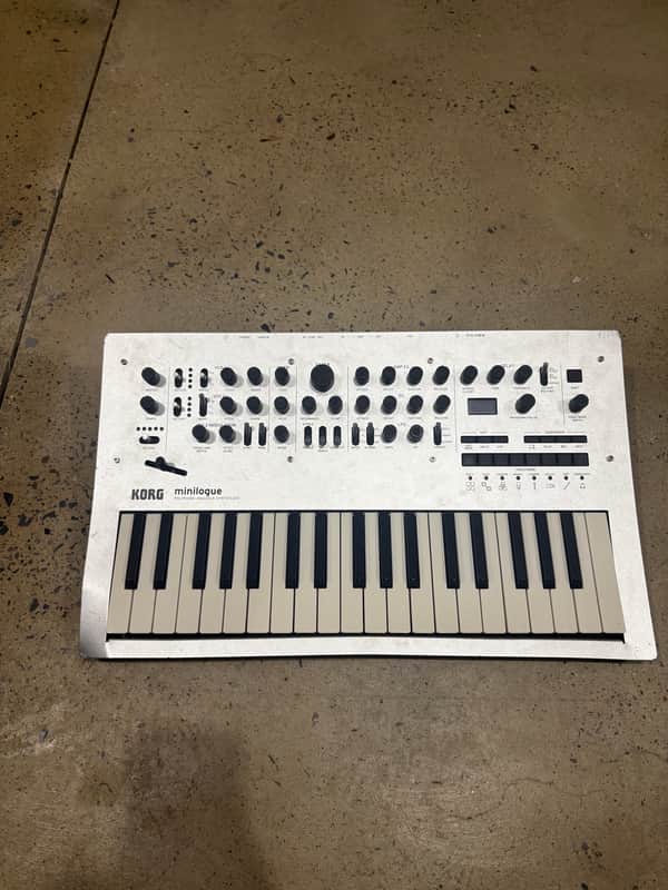 Korg Minilogue 4-Voice Polyphonic Analog Synthesizer 2016 - Present - Silver image 1