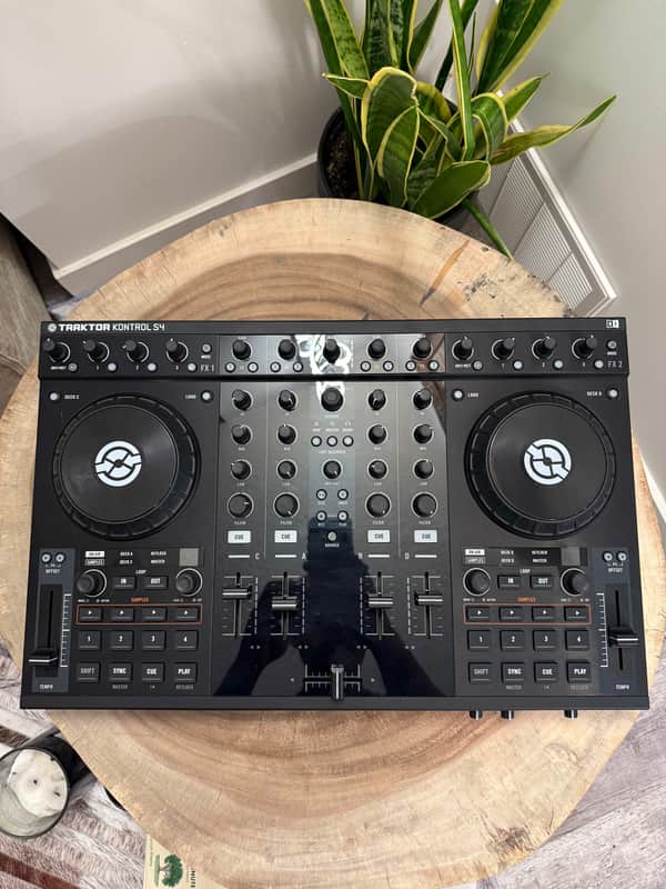 Native Instruments Traktor Kontrol S4 | Reverb Canada