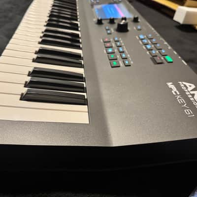 Akai MPC Key 61 Standalone Workstation Synthesizer 2022 - Present - Black image 7