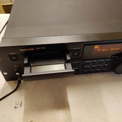 TASCAM DA-40 1998 - Black image 6