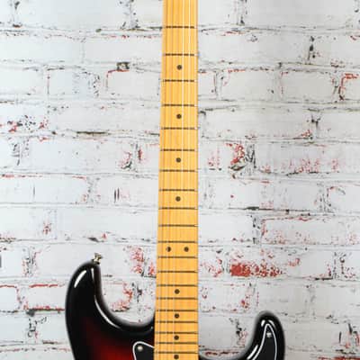 Fender - American Professional Classic Stratocaster - Electric Guitar - HSS - Maple Fingerboard - 3-Color Sunburst - w/ Deluxe Gigbag image 3