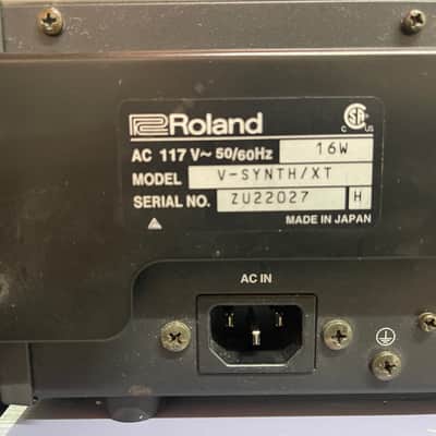 Roland V-synth XT 2011 - Black with steel side edges image 3
